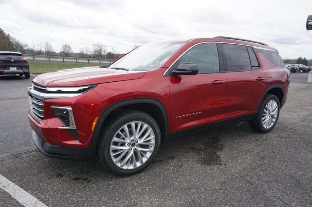 2025 Chevrolet Traverse LT