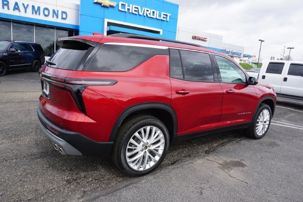 2025 Chevrolet Traverse LT